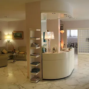 https://hotel-elena-chianciano-terme.it-tuscanyhotel.com